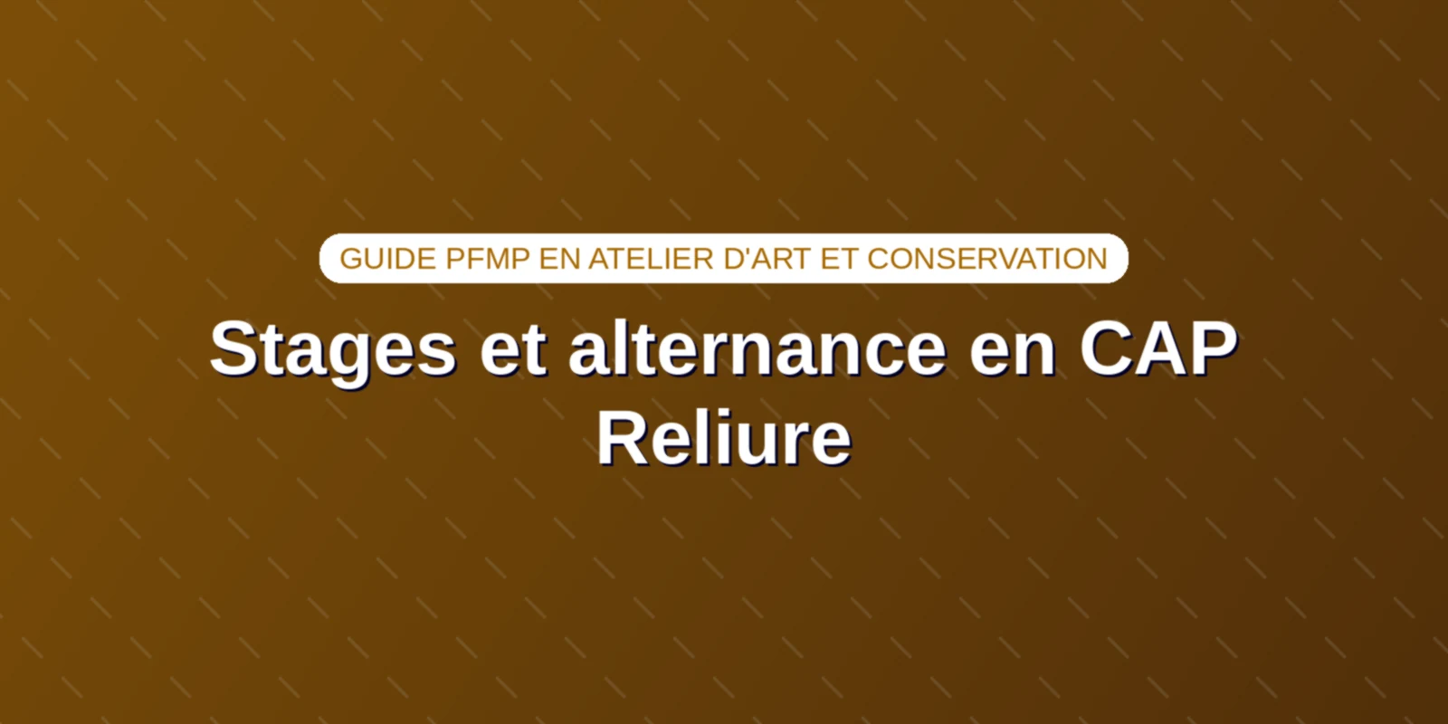 Stages et alternance en CAP Reliure : guide en atelier d'art Apprenti relieur en train de coudre manuellement des cahiers au cousoir en bois dans un atelier d'art